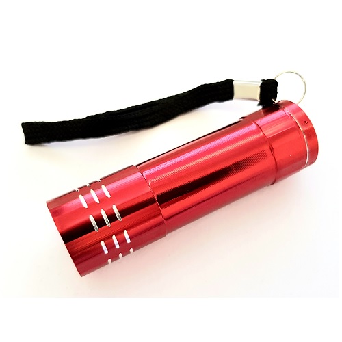 Lampe de poche rouge en aluminium avec 9 DEL, batteries inclu
